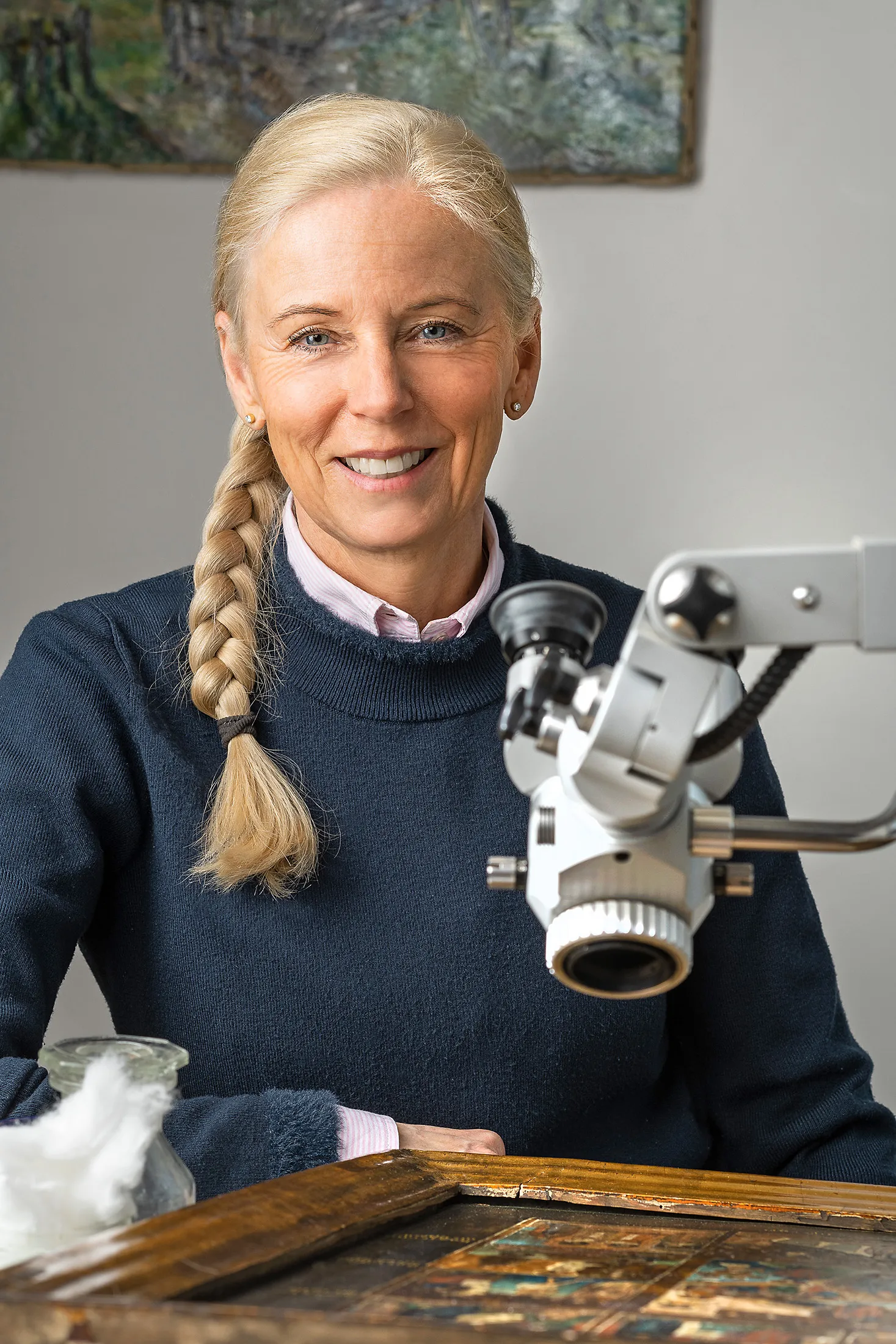 Restauratorin Barbara Helmrich